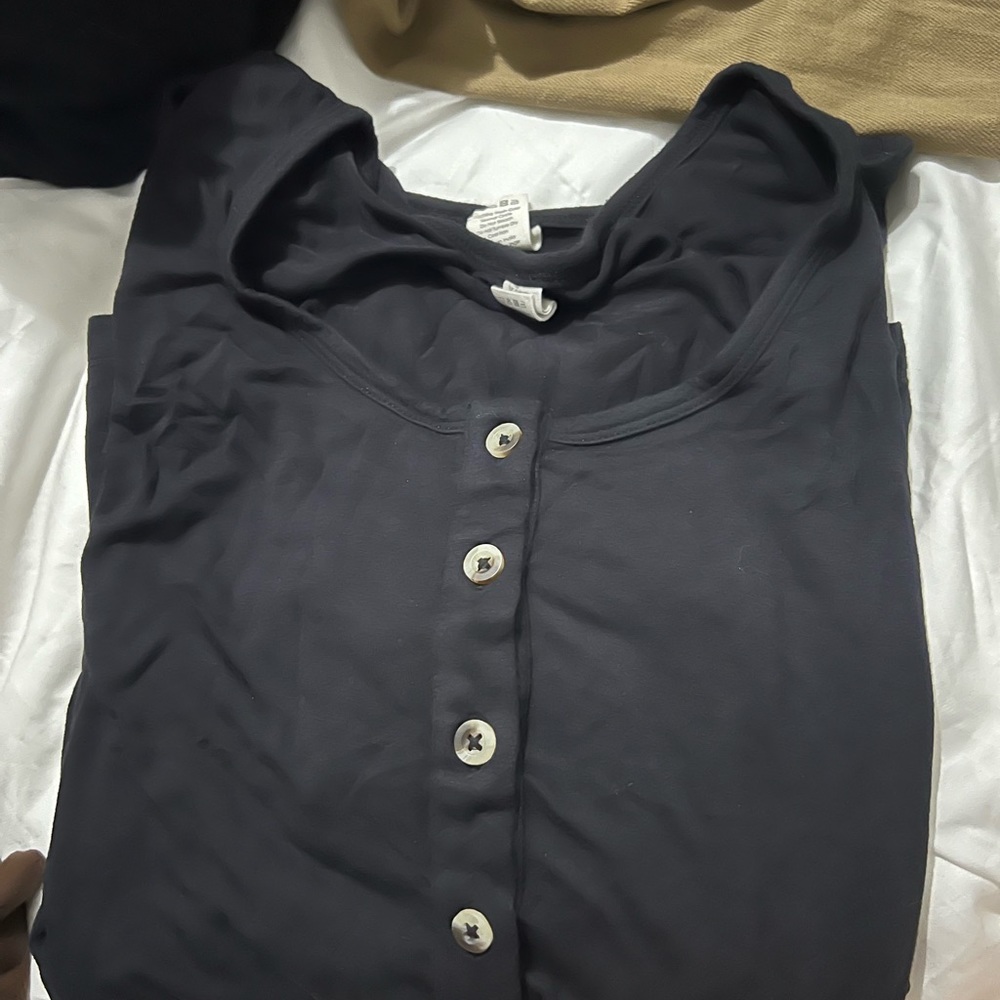 Kate Quinn Henley top